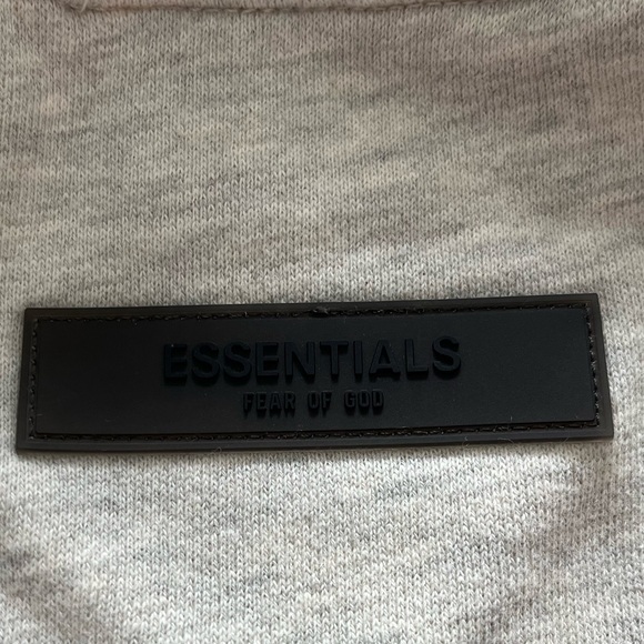(SOLD) Essentials Fear of God Relaxed Crewneck - Picture 9 of 15